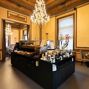 Golden Tree Hotel Bruggy