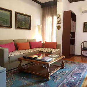 cosy-central-penthouse_up-to-6-guests_with-wifi.hotels-of-thessaloniki.com/