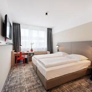 **** فندق Wyndham Garden Messe ألمانيا